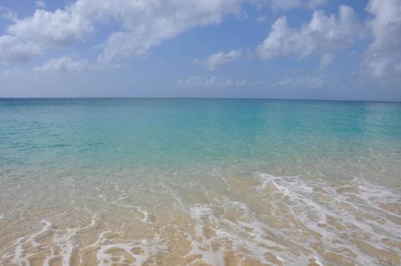 A bela praia de Baie Rouge, região de Marigot - St Martin, no Caribe